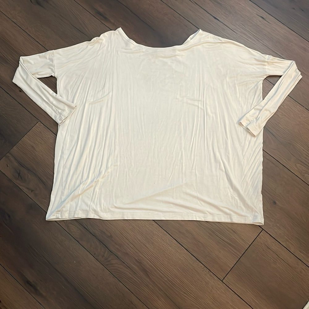 🤍🤍WHITE LONG SLEEVE PIKO 1988 TOP 🤍🤍